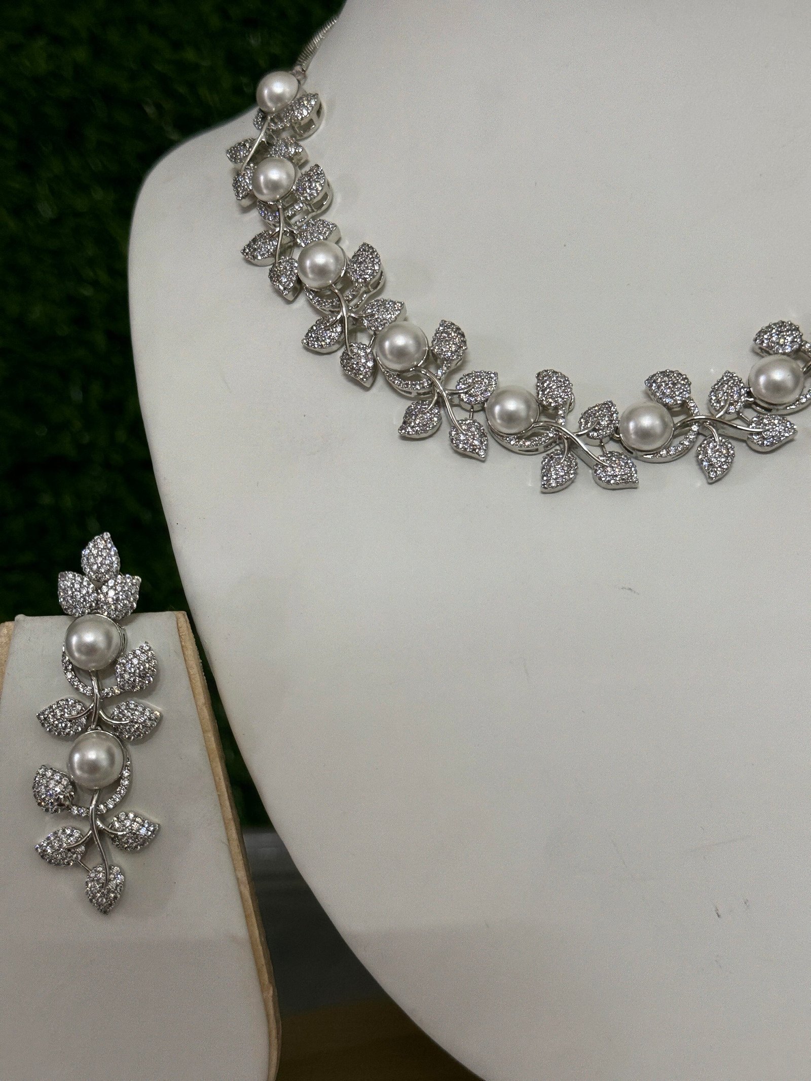 Rhodium Plated Zirconia Studded Flora Sleek Necklace Set