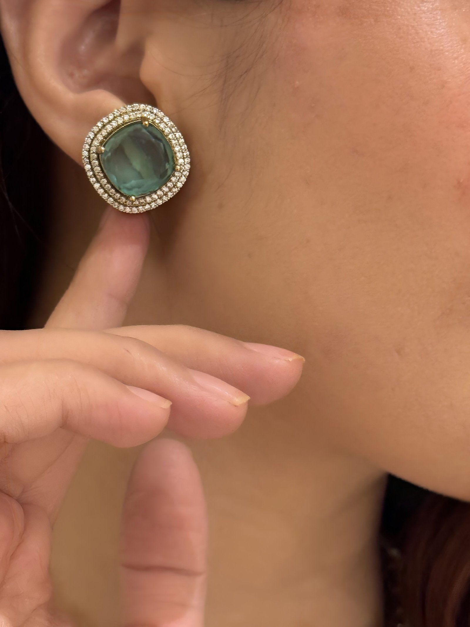 Elegant Green Stone Choker with Diamond Accents