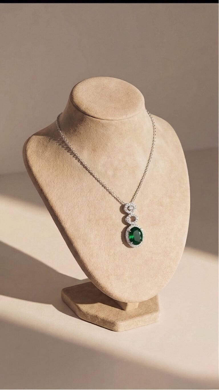 Elegant Pendant and Earring Set: A Blend of Sophistication and Style