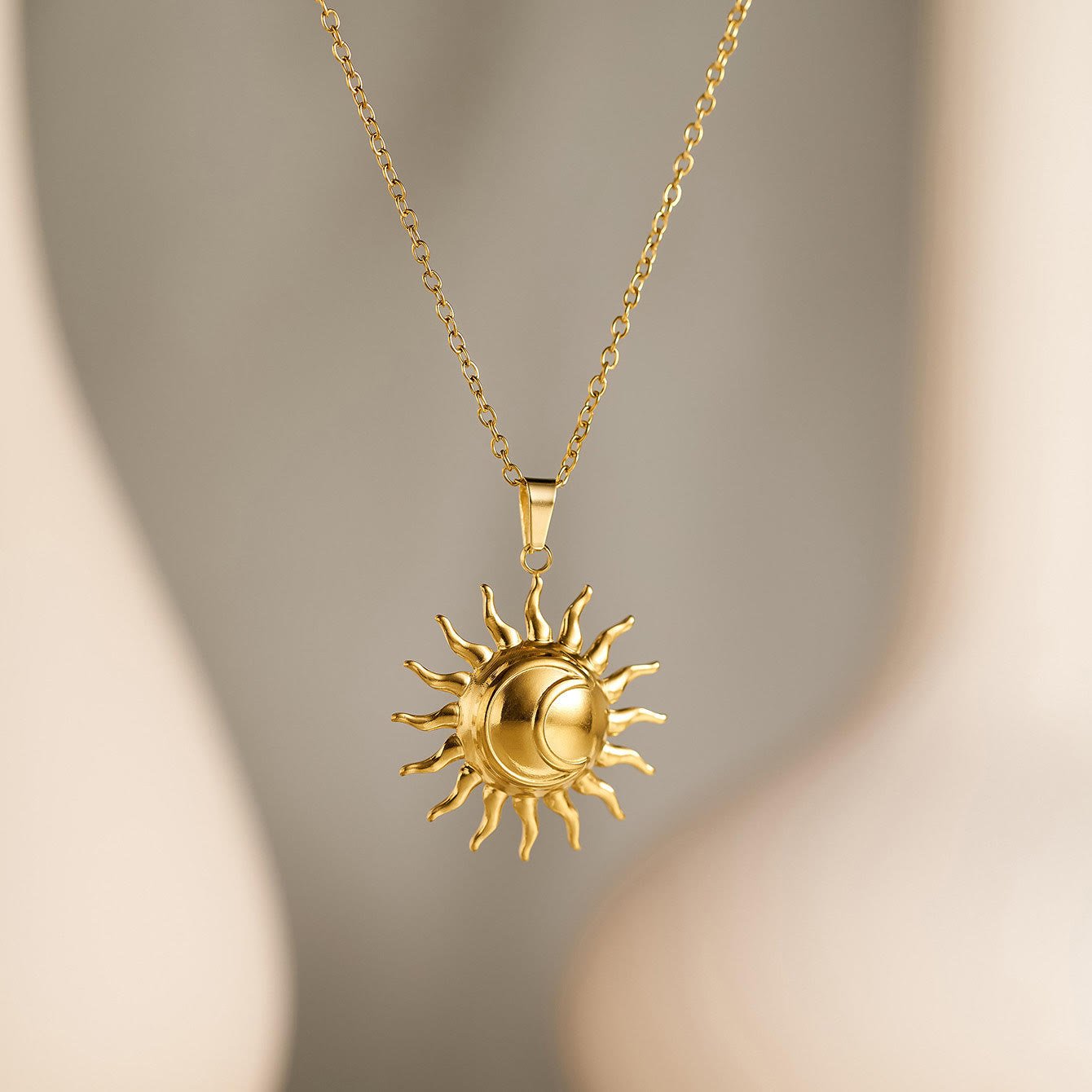 Real Gold Plated Sun Pendant Necklace in Waterproof 201/304 Stainless Steel Cable Chain